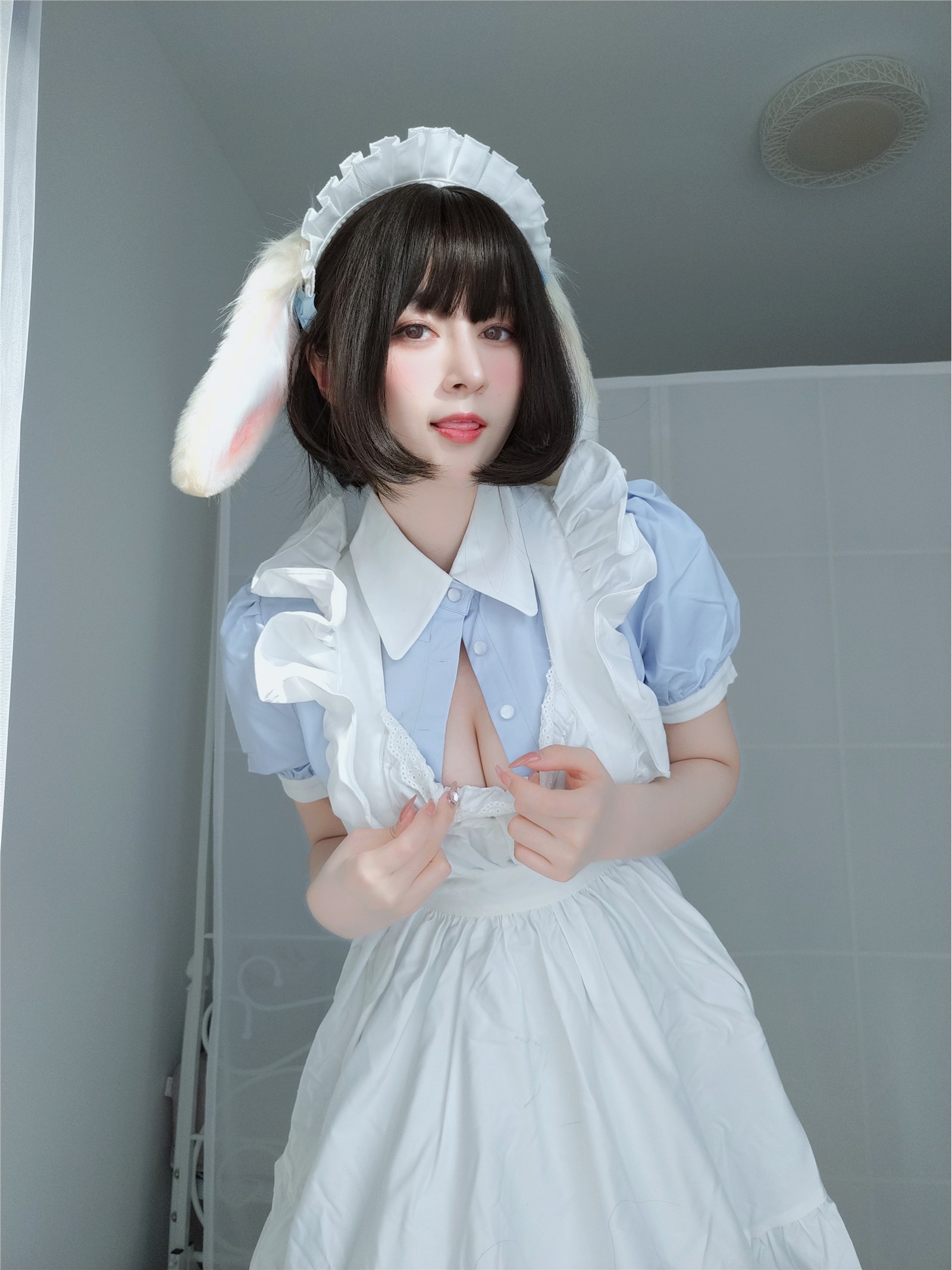 Miss Coser, Silver 81 NO.110 February 2022 February 2022 February 9 Rabbit Ear Maid(4)